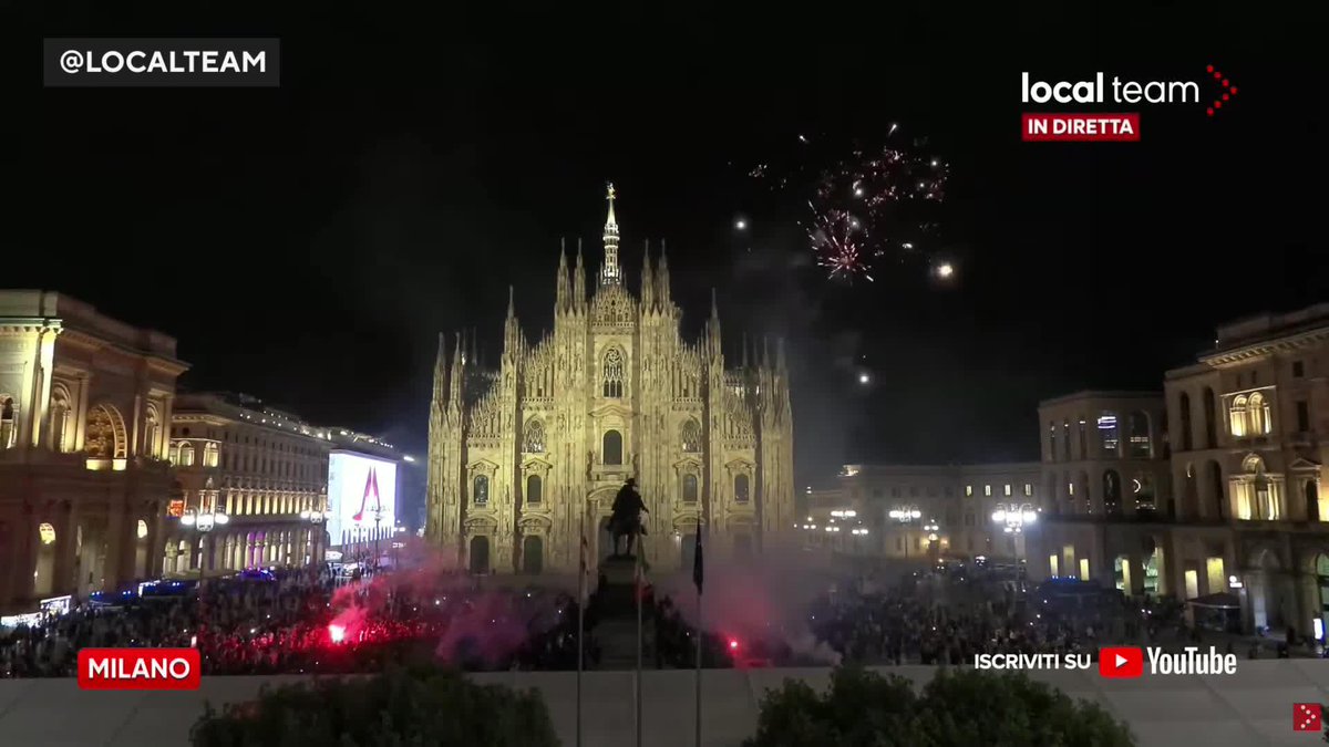 Inter fans are lighting up the Duomo di Milano 😍🎆