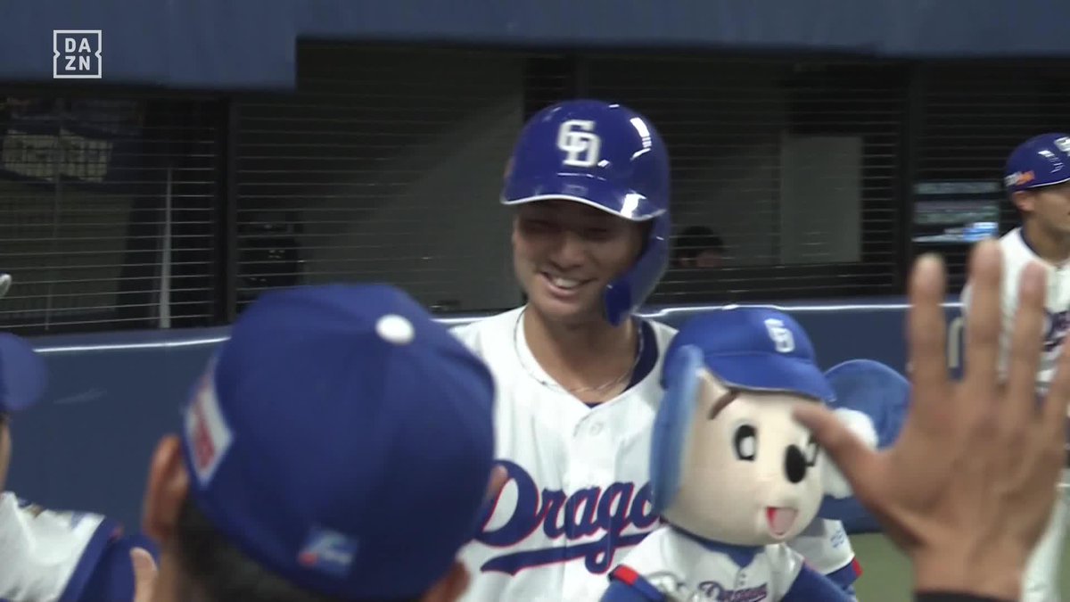 白い歯がこぼれる 石伊雄太 追加点の3号ソロ 浮いたフォークを逃さない ⚾️中日×阪神 #dragons #だったらDAZN
