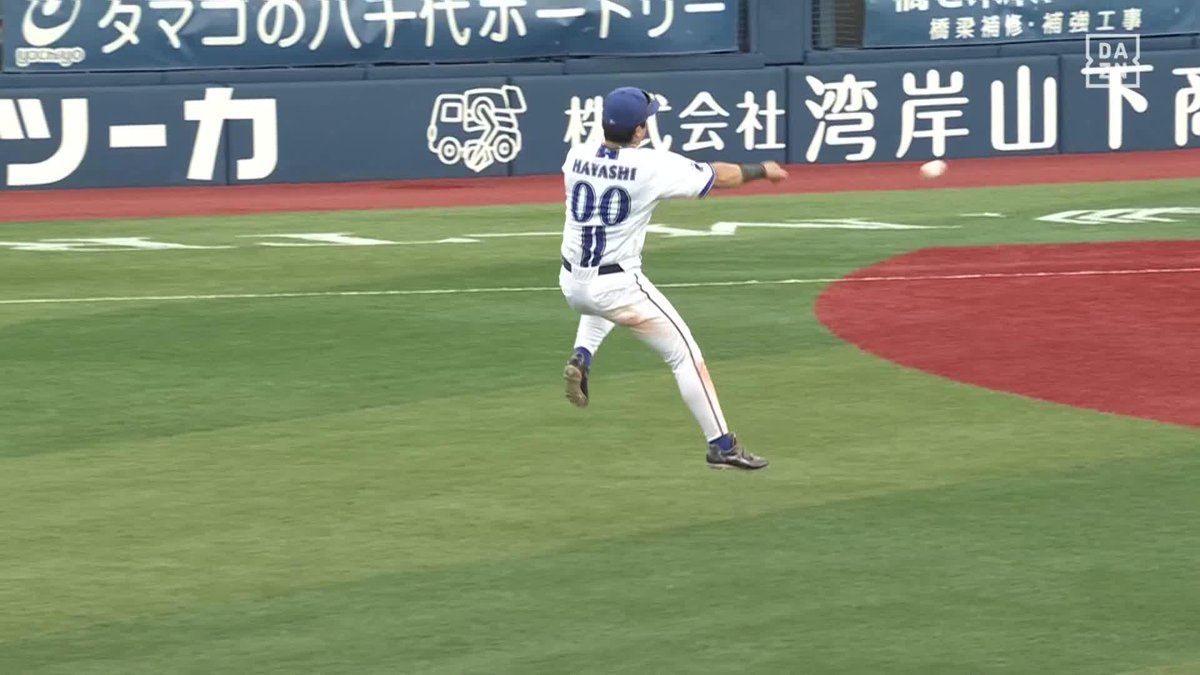 これぞ仕事人 林琢真 好守披露 後方に飛びながら投げる 佐野恵太 ナイススクープ ⚾️DeNA×広島 #baystars #だったらDAZN