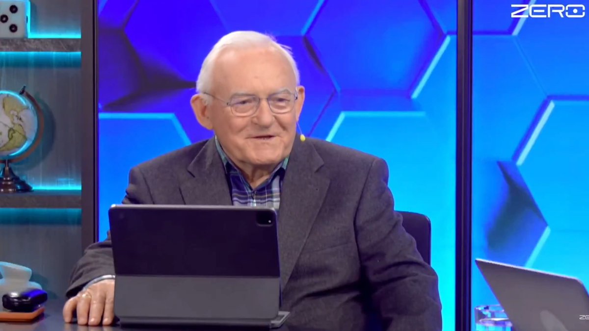 🔴 Leszek Miller i pytanie od widza w Kanale Zero: - Jakie kwity ma na Pana Putin, że tak Pan szczeka na Ukrainę? - Nie wiem, jakie kwity ma Putin, ale wiem, że ten pan nie ma za grosz inteligencji! 😎 Leszek Miller