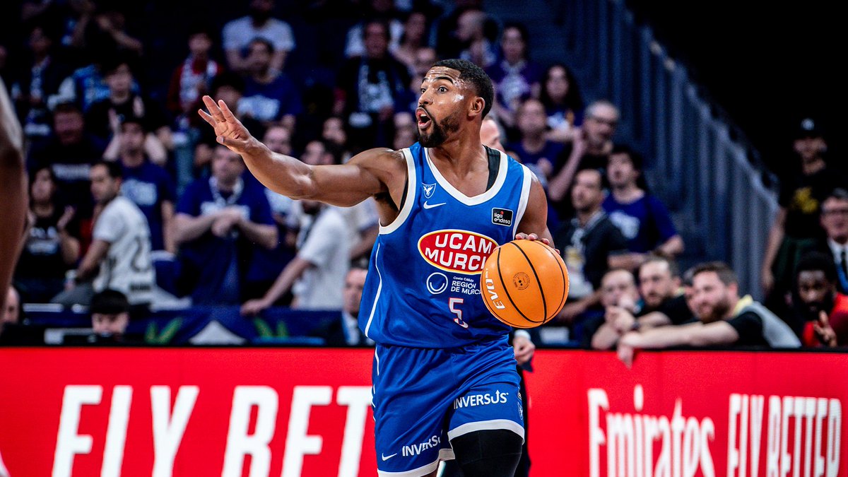 DAVID DEJULIUS y una 𝙚𝙭𝙝𝙞𝙗𝙞𝙘𝙞𝙤́𝙣 𝙥𝙖𝙧𝙖 𝙚𝙡 𝙧𝙚𝙘𝙪𝙚𝙧𝙙𝙤: 2⃣7⃣ puntos, 1⃣2⃣ asistencias y 3⃣9⃣ de valoración 🔥 ➡️ Tercer jugador de la historia de la #LigaEndesa en conseguir 27+ puntos y 12+ asistencias en un partido tras Shannon Evans (2022) y Trae Bell-Haynes (2025) ➡️ Segunda mayor valoración de este siglo de un jugador del UCAM Murcia tras los 48 de Askia Booker (2019) e igualando los 39 de Marko Todorovic (2024)