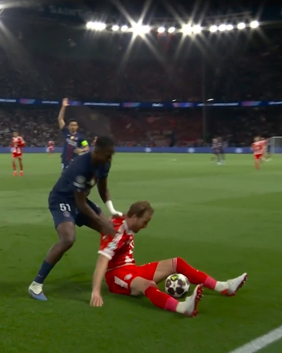 Harry Kane's commitment to keeping the ball 👏 #UCL