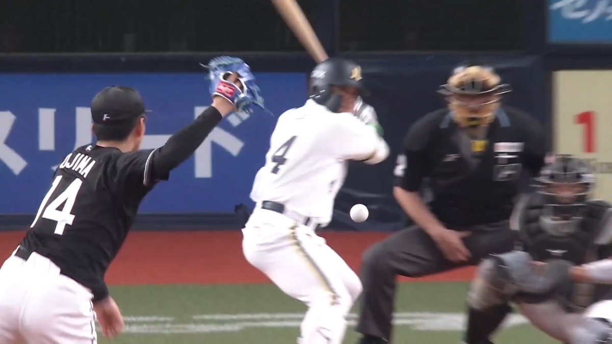均衡を破る一打✨ オリックス トモヤ 選手の先制タイムリー2ベースヒット👏 👇スマホ・テレビで試合観戦!