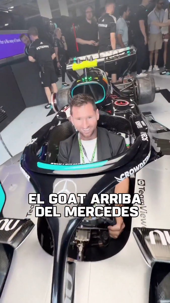 ES UNA NAVE... ¿NO, GOAT? Leo Messi se dio el lujo de subirse a un Mercedes en su paso por el box de la escudería. George Russell y Kimi Antonelli le explicaron a la Pulga y a su familia como se usa el volante de la #F1. 🎥 @mercedesamgf1