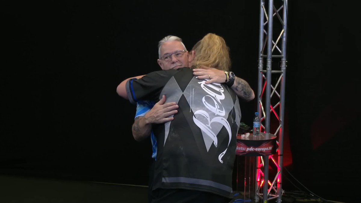 GREAVES BEATS WRIGHT! Beau Greaves kicks off her #PC13 campaign with a brilliant victory, as Beau and Arrow beats two-time world champion Peter Wright 6-1! 📺 #PC13