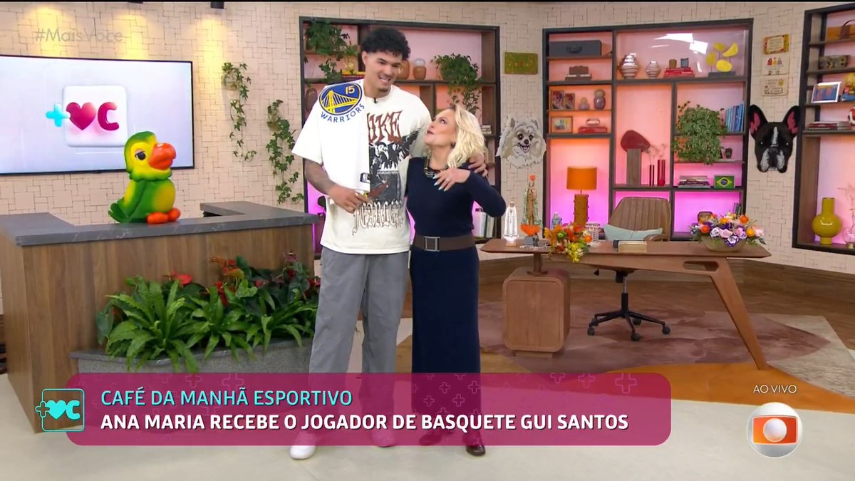 A produção dando um banquinho pra Ana Maria Braga ficar um pouco mais perto da altura do Gui Santos. KKKKKKKKKKKKKKKKKKKKKKKKK