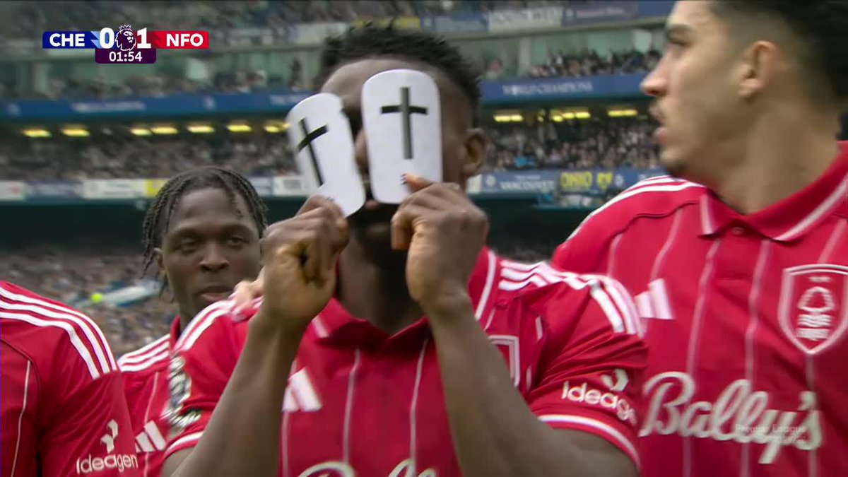 ¡FOREST MADRUGÓ AL CHELSEA! En el amanecer del partido en Stamford Bridge, Awoniyi conectó un cabezazo letal y marcó el 1-0 ante los Blues. 📺 Mirá la Premier League por #DisneyPlus Plan Premium