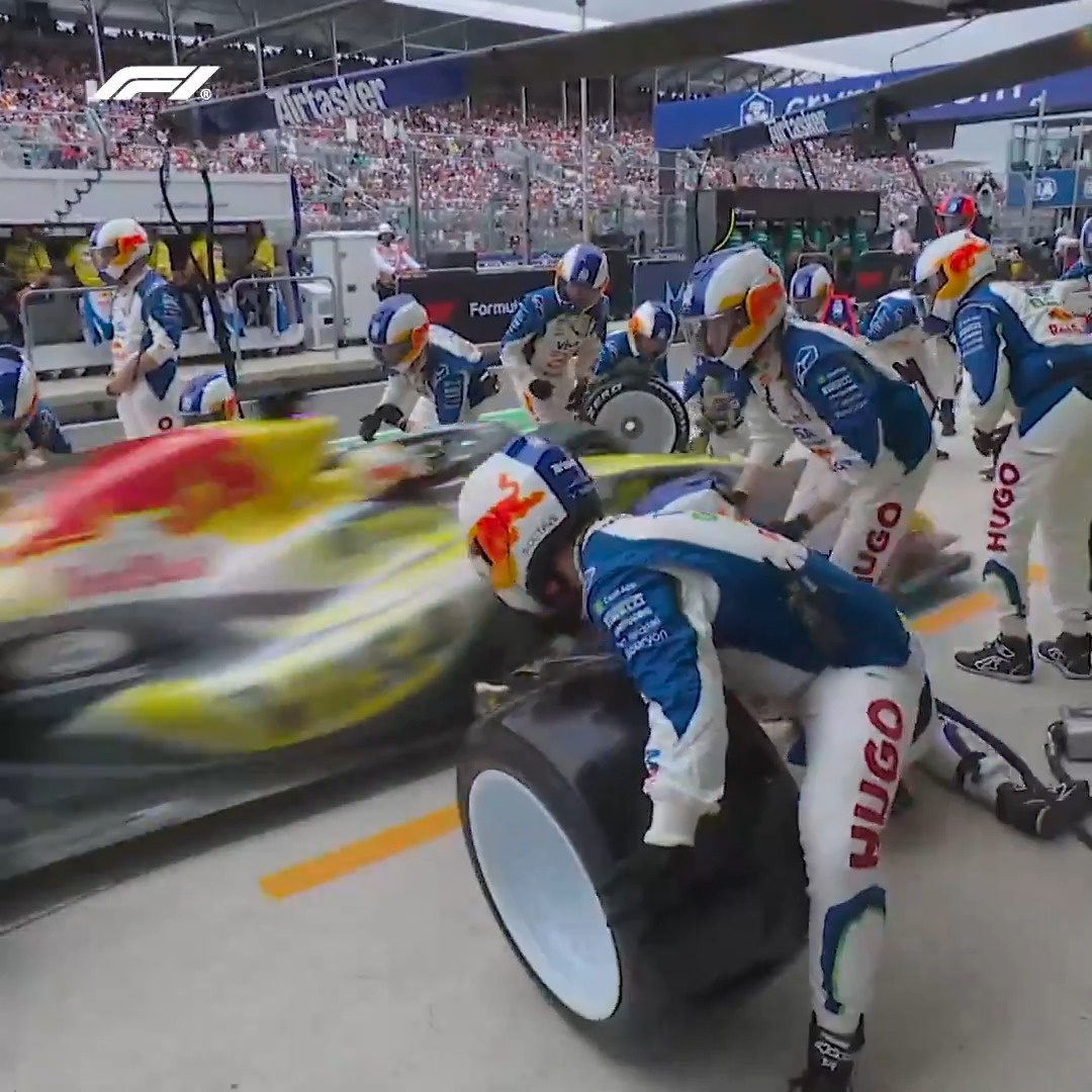 Superb teamwork from Racing Bulls as Arvid Lindblad clocked the DHL_Motorsports Fastest Pit Stop in Miami ⏱️👏 👉 #F1 #MiamiGP
