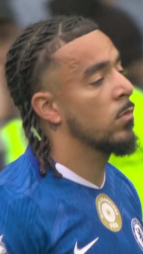 Anthony Taylor takes a closer look and Malo Gusto costs Chelsea early in the match 😲❌ 📺 Stream #CHENFO on DStv: