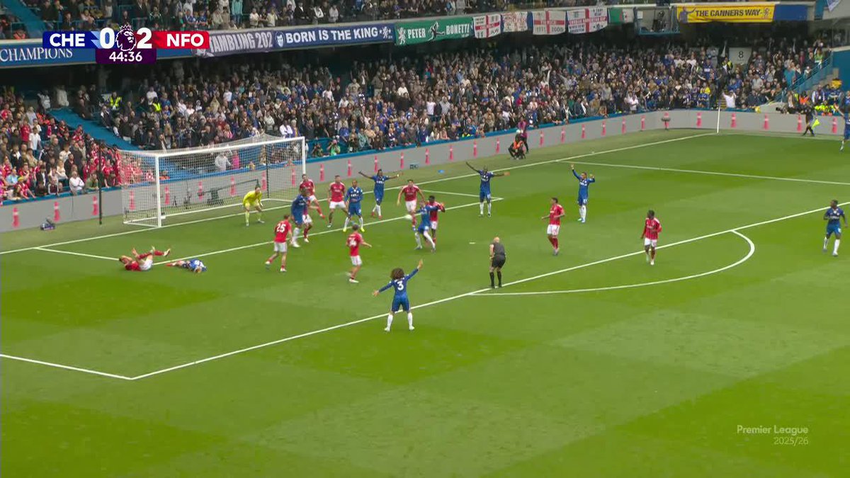 ⚠️🏴 Durísimo choque en Chelsea-Forest, AMBOS JUGADORES TUVIERON QUE SALIR REEMPLAZADOS y fue PENAL para Chelsea. Terrible. ⛔️