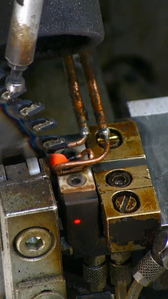 Creating the teeth of a saw blade 🪚 #HowItsMade #teeth #blade