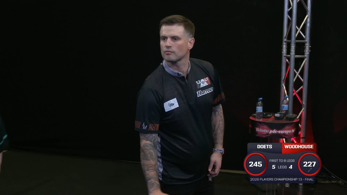 FOUR IN A ROW FOR DOETS! Kevin Doets is two legs away from a first Players Championship title, as the Dutchman pins a 105 checkout to go two clear of Luke Woodhouse! 📺 #PC13