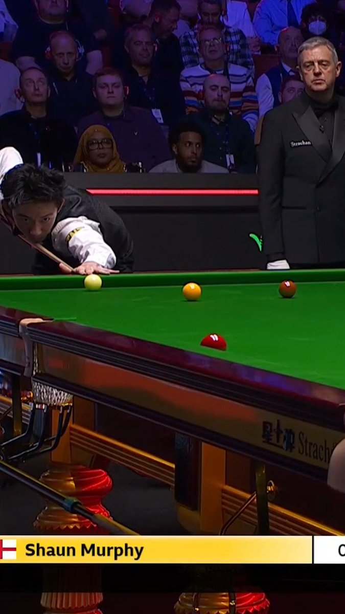 Wu gets a huge early fluke on a red in the 32nd frame, but there’s no colour to follow 👀