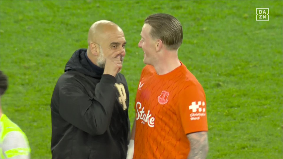 Que personaje infame es Guardiola eh. Un tipejo con muy mal perder, un imbécil que exagera mucho sus reacciones para dar que hablar y que lo tengan de filósofo Un sobrevalorado que le han ahogado en dinero para ganar una Champions en más de 10 años