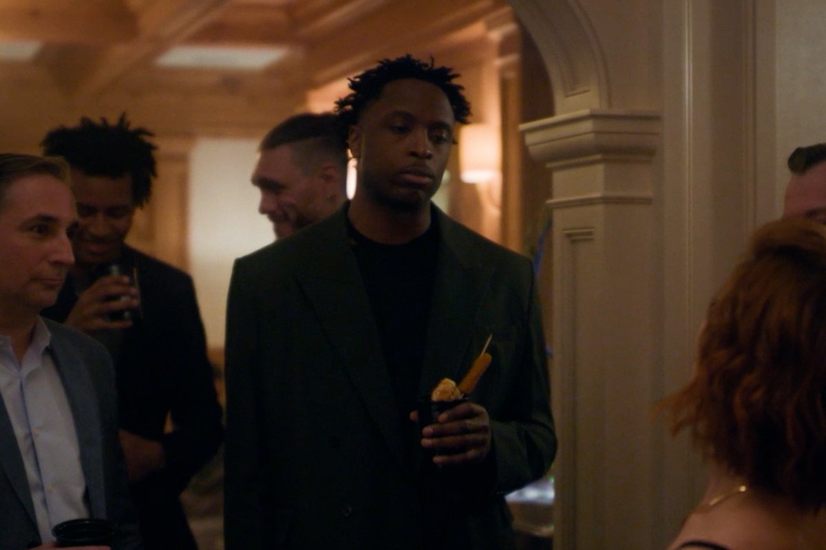 A Westchester 7 and a NEW YORK KNICKS #8. Zach Lowe and OG Anunoby make a cameo in the most recent episode of #YourFriendsAndNeighbors.
