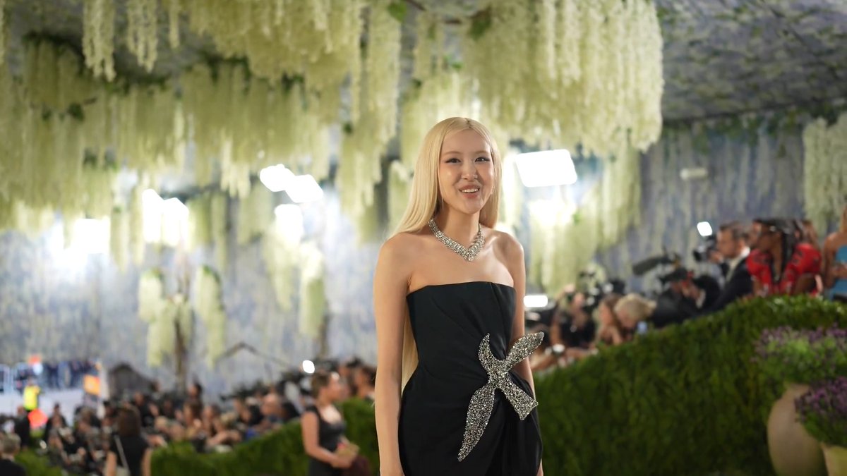 Rosé strikes a pose on the steps at the 2026 #MetGala Via Getty