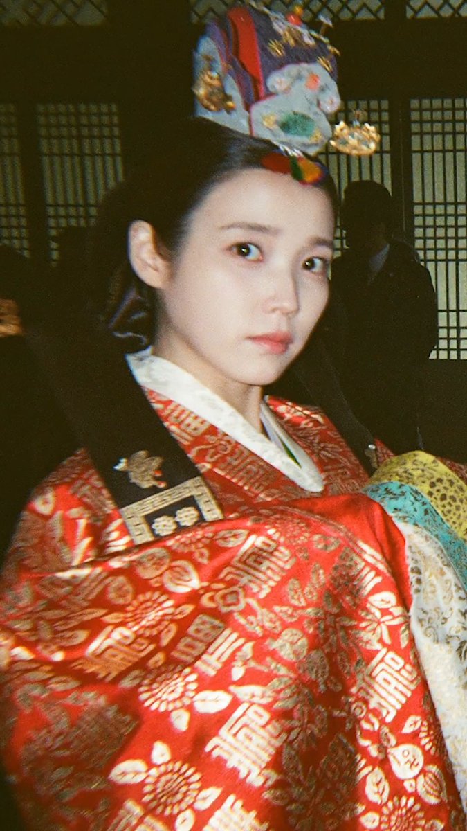 대군쀼에게 필름 카메라를 맡겨보았다 대군쀼가 좋은 이유? 아무래도 대군쀼니까😘 #21세기대군부인 금토 밤 9시 50분 MBC 방송 #아이유 #변우석 #노상현 #공승연 #21세기대군부인 #MBC금토드라마 #mbcdrama #MBC
