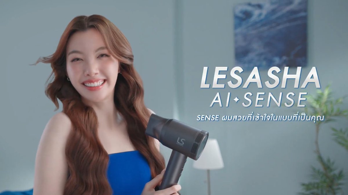 ใหม่! ไดร์เป่าผม LESASHA AI-SENSE SENSE ผมสวยที่เข้าใจในแบบที่เป็นคุณ 💙 ตอบโจทย์ทุกการใช้งานด้วย 6 Personalized Mode ⚙️️ พร้อมมอบผมเรียบ เงางาม ไม่ชี้ฟูด้วยพลาสมาไอออน และฟังก์ชั่นพิเศษอย่าง Grip Sensor ✨ 🛒 ช้อป LESASHA AI-SENSE ได้วันนี้ในทุกช่องทางออนไลน์ และทุกสาขาทั่วประเทศตั้งแต่ 15 พ.ค. 69 เป็นต้นไป #LESASHAXOrm #LESASHA #LESASHAAiSense #Ormkornnaphat #ออมกรณ์นภัส #ผมสวยง่ายมั่นใจทุกๆวัน orm kornnaphat🌈(ภีรชา พชรฐากูร แอคจริง555)