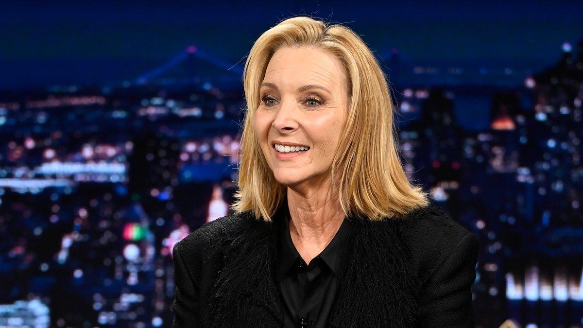 .Lisa Kudrow has changed her mind on if Ross &amp; Rachel were on a break 👀 FRIENDS #FallonTonight
