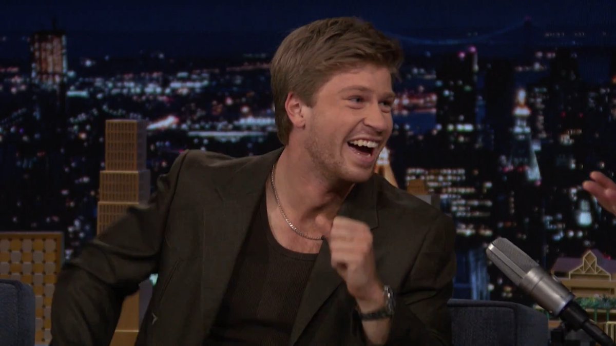 .Robert Irwin had his bag packed every week on Dancing with the Stars because he thought he would be sent home 😭 Dancing with the Stars #DWTS #FallonTonight #DWTS