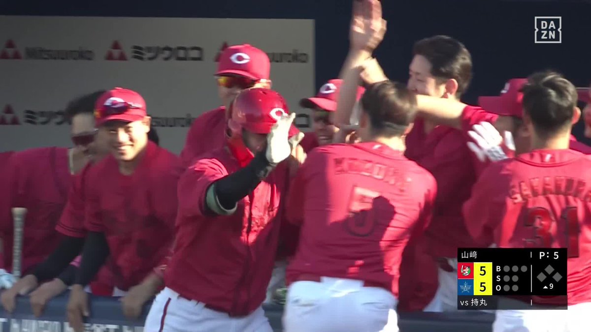 土壇場での一撃 手荒い祝福が嬉しい 持丸泰輝 プロ初ホームラン㊗️ ⚾️DeNA× 広島 #carp