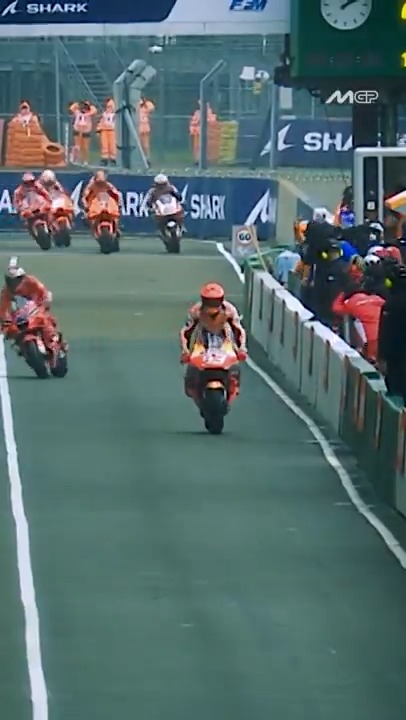 Bike swap mishaps, penalties and crashes in treacherous conditions โ ๏ธ Rain brought the drama at the 2021 #FrenchGP ๐ซ๐ท! ๐ฑ #MotoGP