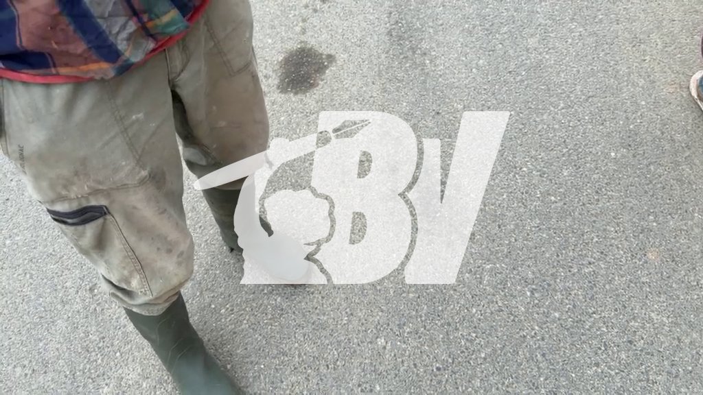 « Je suis agriculteur, je travaille pour gagner ma vie, et on doit consacrer quatre jours à faire la sécurité à cause de ce festival. Ils ont fait consommer de la drogue à des animaux ! » Ce voisin du Teknival de Bourges nous confie son ras-le-bol.