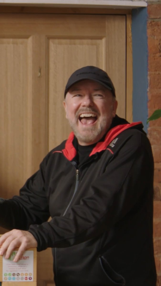 We made Ricky Gervais a Pickletini. A dry martini, with extra pickle juice. Named after everyone’s favourite cat, and our longest-running employee of the month, Pickle. Salty. Slightly unhinged. Somehow still drinkable. Just like the man himself. 🥒🍸