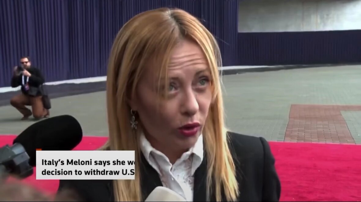 BREAKING: 🇮🇹🇺🇸 Giorgia Meloni just begged Trump not to remove U.S. troops from Italy. "It is clearly a decision that does not depend on me." "One that I personally would not support." Three weeks ago she was Trump's strongest European ally. Today she's asking him not to abandon her country. Trump is not happy with countries who didn't help against Iran. Italy didn't help. Germany didn't help. Spain didn't help. The consequences are becoming clear.