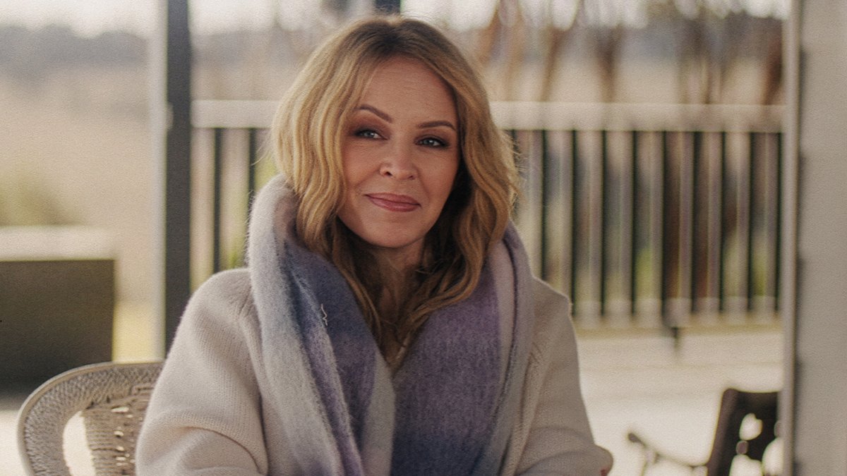 ELA É A MINHA MÃE! 🪩 Kylie, série documental de três partes sobre o ícone pop Kylie Minogue, estreia em 20 de maio.