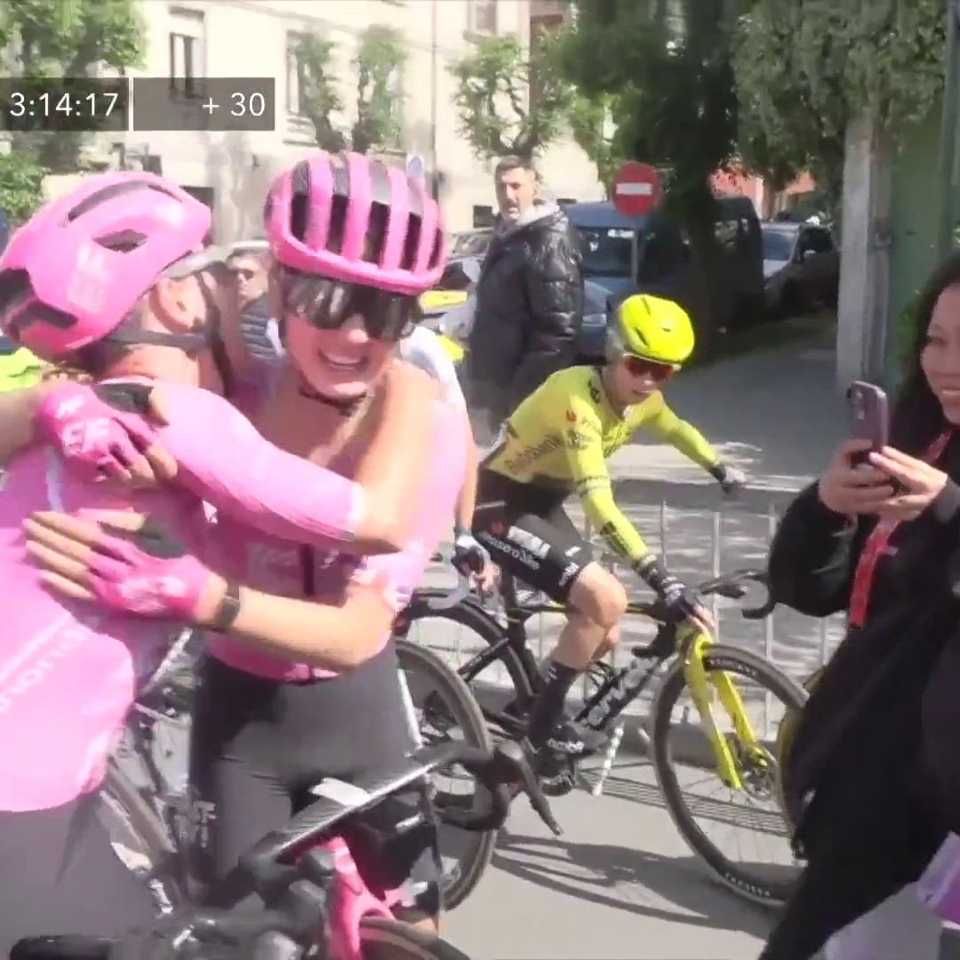 La 3e รฉtape du Tour d'Espagne femmes pour Cรฉdrine Kerbaol ! La Franรงaise a rรฉsistรฉ au retour du peloton et s'adjuge sa deuxiรจme victoire sur un Grand Tour ๐ Suivez le #LaVueltaFemenina sur Eurosport et HBO Max #LesRP