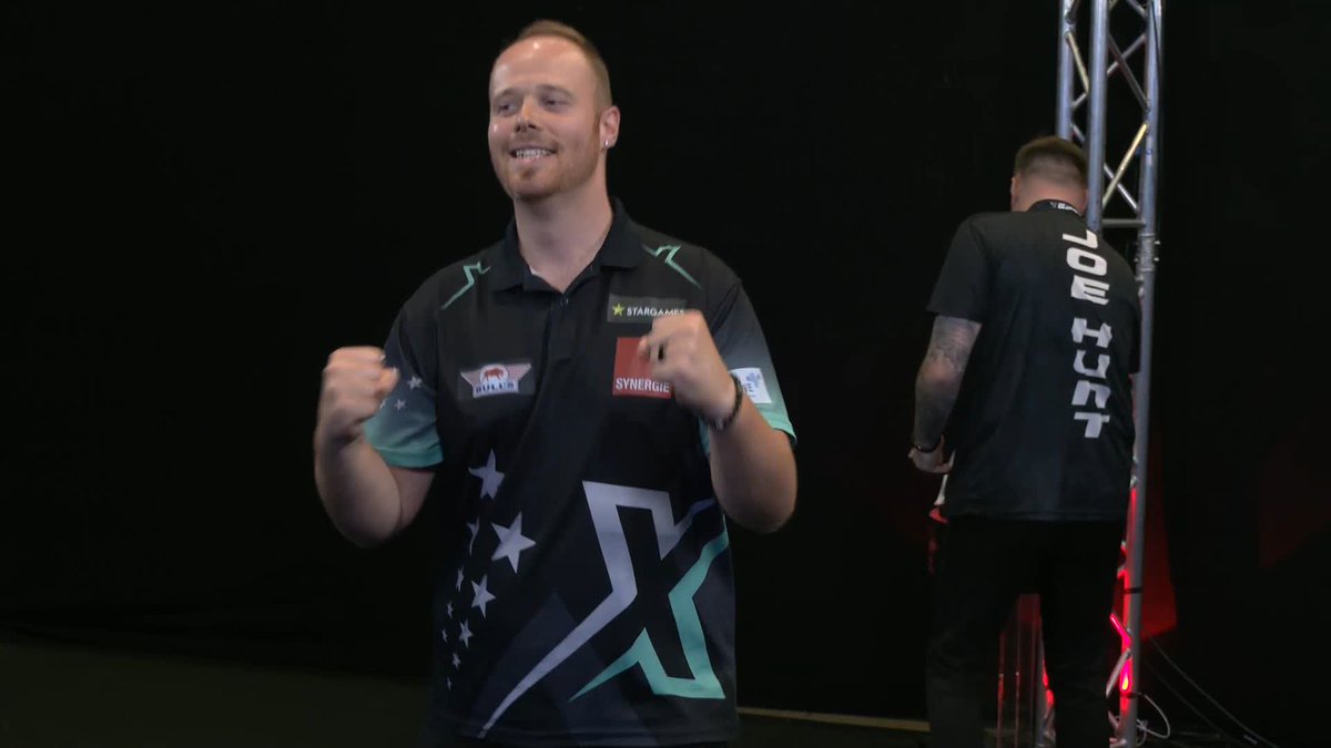 HOPP INTO THE SEMIS! 🇩🇪 Max Hopp is through to the semi-finals of a Players Championship event for the first time since 2019! The German is finding some of his best stuff on home soil, defeating Joe Hunt to confirm his place in the last four! 📺 #PC14