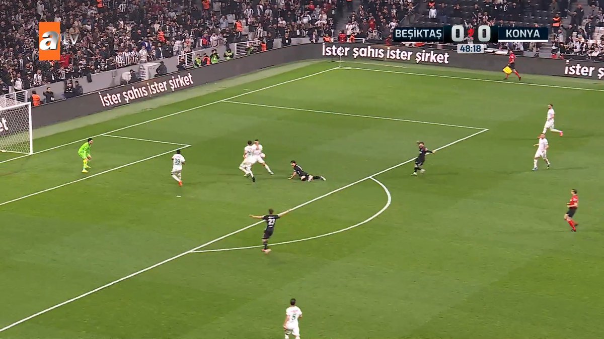 Verilmeyen ikinci penaltı. Alıp bi yerine mi sokacak napcak…. #ZTK #BJKvKON