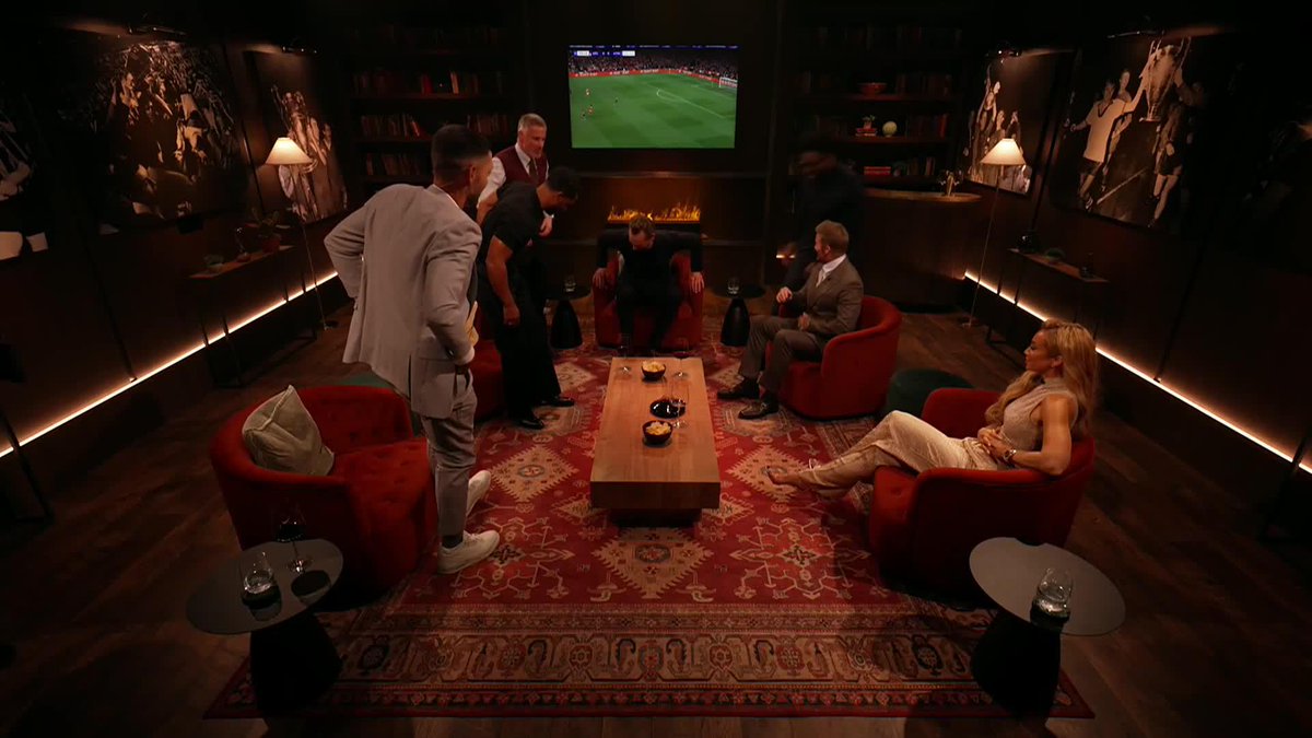 A standing ovation for Bukayo Sakaโs goal ๐ Watch the Beckham & Friends #UCL semifinal second-leg altcast on Paramount+ ๐ฟ