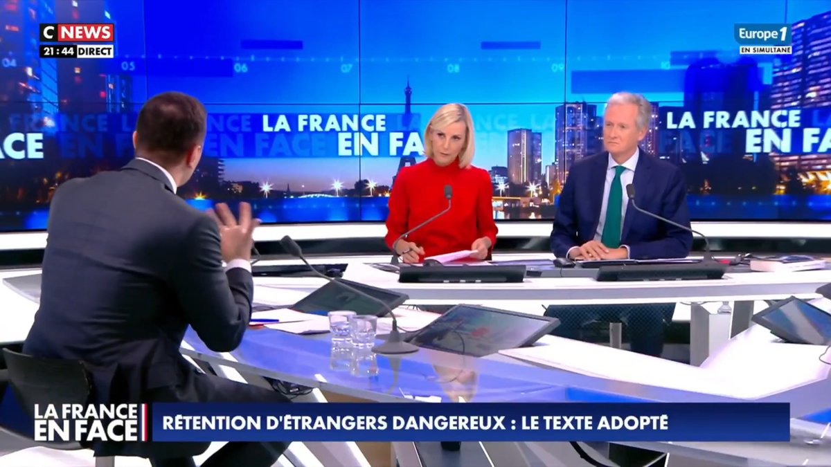 Grâce à un vote conjoint avec la droite au Parlement européen, nous avons permis une avancée considérable : nous avons permis l'entrée en vigueur prochaine de la réglementation migratoire la plus dure que la construction européenne n'ait jamais connue.