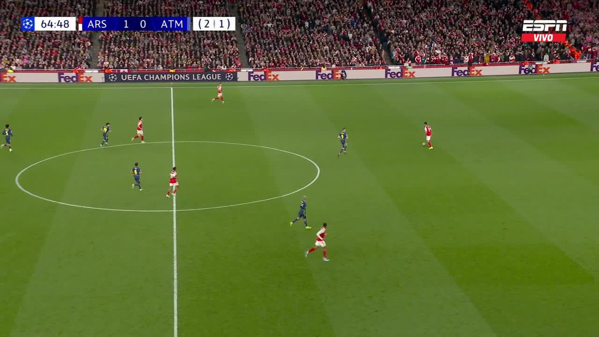 Atención a este momento: Julián Álvarez sintió una molestia y tuvo que ser reemplazado ante Arsenal. 📺 Toda la #UCL por #DisneyPlus Plan Premium