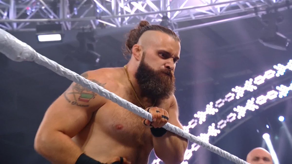 This match is BACK and FORTH so far!! 😲 Tony D’Angelo | Tavion Heights WWE