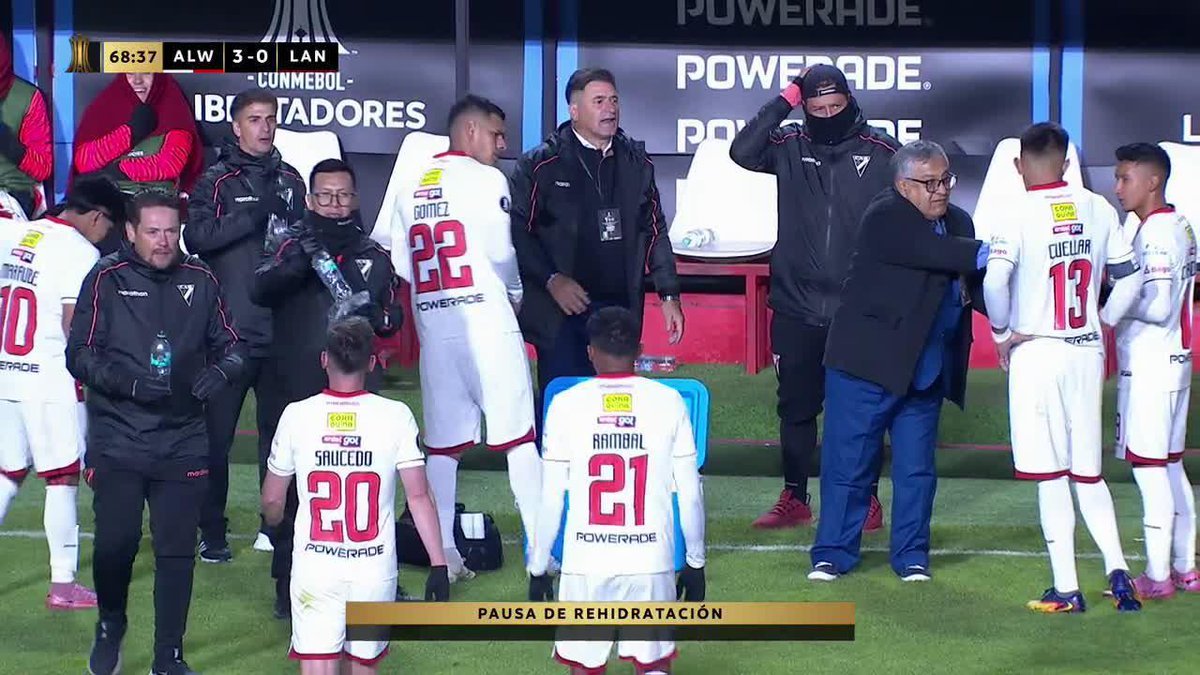 🗣️ DT: “Bolud*… ¿cómo te vas a hacer amonestar en la primera pelota que tocás?” 🗣️ JUGADOR: “NO ME AMONESTÓ” 🗣️ DT: “AH, PERDÓN” JAJAJA, espectacular esto. 😅