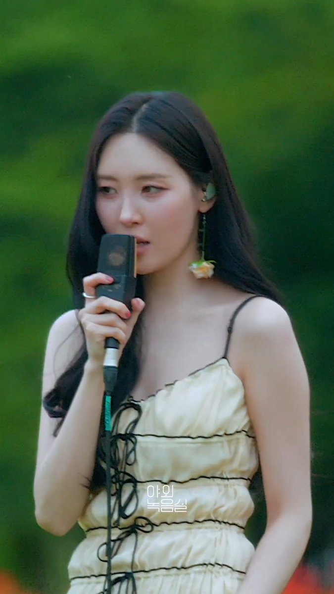 봄, 꽃, 선미 = 💗 #선미 #SUNMI #Balloon_in_Love #야외녹음실 #원더케이라이브 #1theK_Live 선미 SUNMI #Beyond_the_Studio 👉