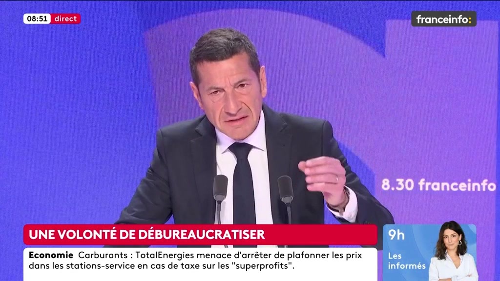 🔴 Une volonté de débureaucratiser ➡️"On a le record du monde de la dépense publique : 50% de la richesse et pourtant on a 22% des urgences hospitalières qui n'arrivent plus à assumer leur mission [...] C'est un détournement d'argent par l'excès bureaucratique", dit David Lisnard