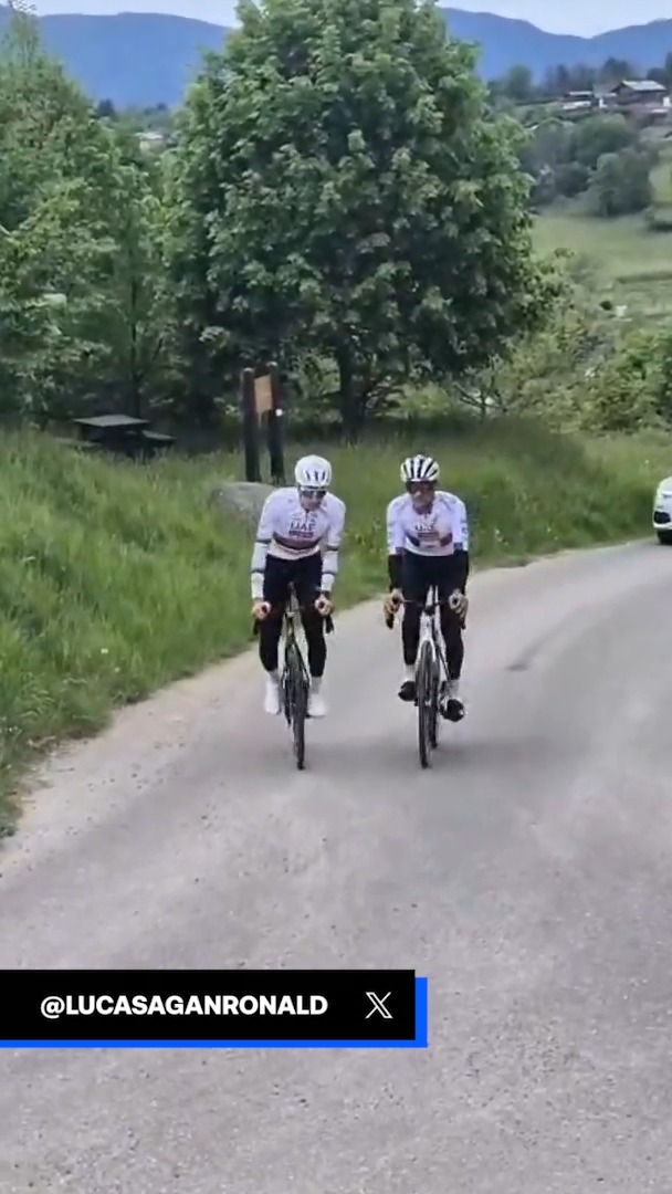 ⚠️ Atención: el 𝒄𝒐𝒄𝒐 ya se está preparando 🌈 Tadej Pogacar, junto a Isaac del Toro, 'cazados' reconociendo la etapa 14 del #TDF2026 en Grand Ballon