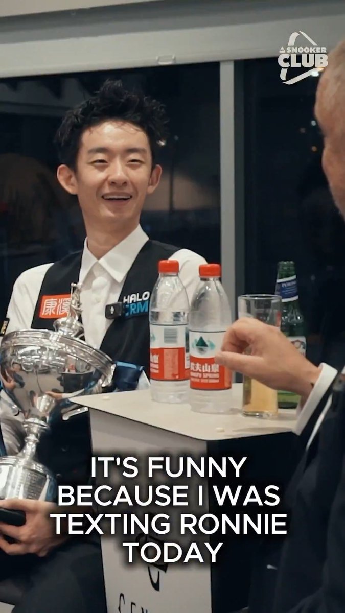 What help is Ronnie O'Sullivan giving Wu Yize? 🤨 #SnookerClub