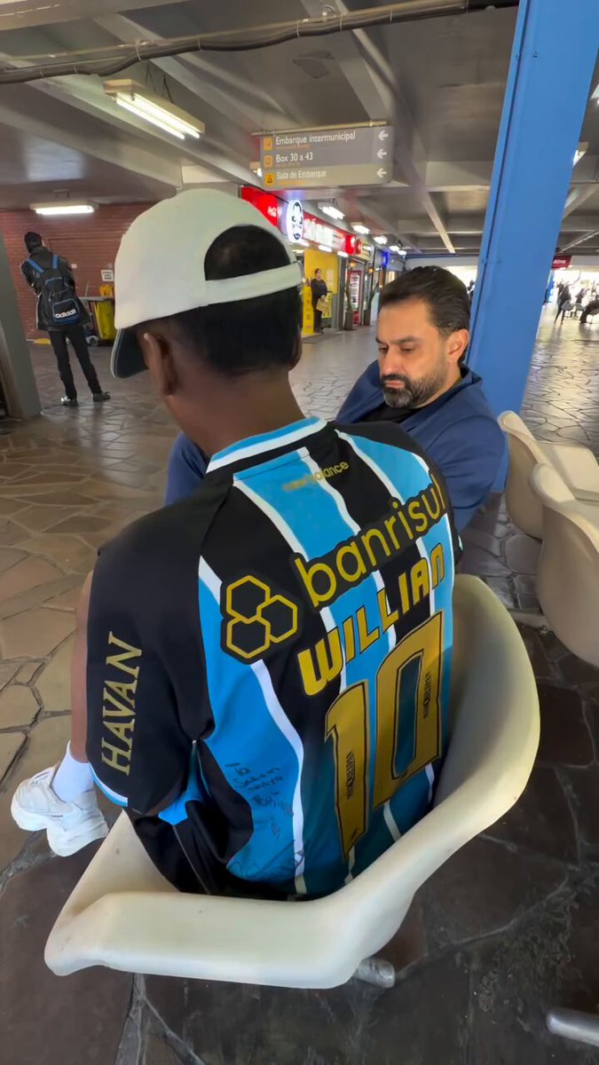 Bom dia, Tricolores! ☀️🇪🇪 Vazou o adm indo trabalhar hoje. Não tinha como ser diferente! 🎶