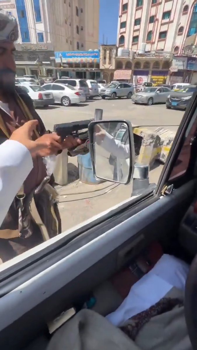 POV: You're in the market for a new EDC gun in Sana'a, Yemen - not a 4473 in sight 🔫 Based on the prices discussed I'm guessing these are either Khyber Pass specials or Turkish knock offs (outside of the Makarov...); either that or guns are just insanely cheap in Yemen vs America. Shop accordingly... #CityLife #yemen #freedom #2nd #glock #2a #CivilRights #sanaa #houthi #makarov #shopping #drivethrough