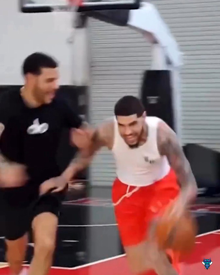 LaMelo, Lonzo and LiAngelo Ball getting in some offseason hoops at the Big Baller Brand gym. 🏀 (🎬 Swish Cultures)