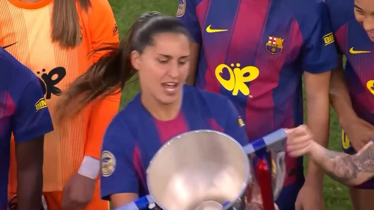 olivia rodrigo se convierte en la primera artista en conseguir añadir a su lista de premios el trofeo de la liga f