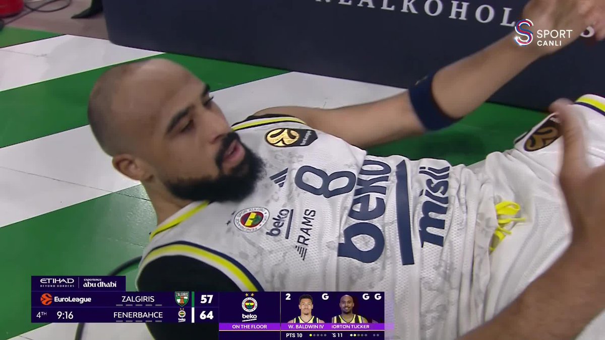 🚨 FENERBAHÇE BEKO SALLADI AMA YIKAMADI! Fenerbahçe Beko, EuroLeague play-off serisi üçüncü maçında deplasmanda Zalgiris’e 81-78'lik skorla mağlup oldu ve seride durum 2-1 oldu.