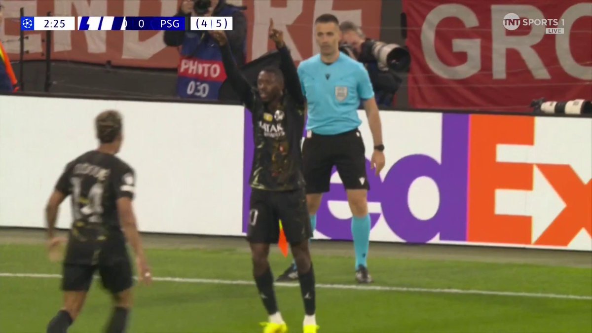 🇫🇷 Paris Saint-Germain are playing a different sport to everyone else. They are utterly scintillating.