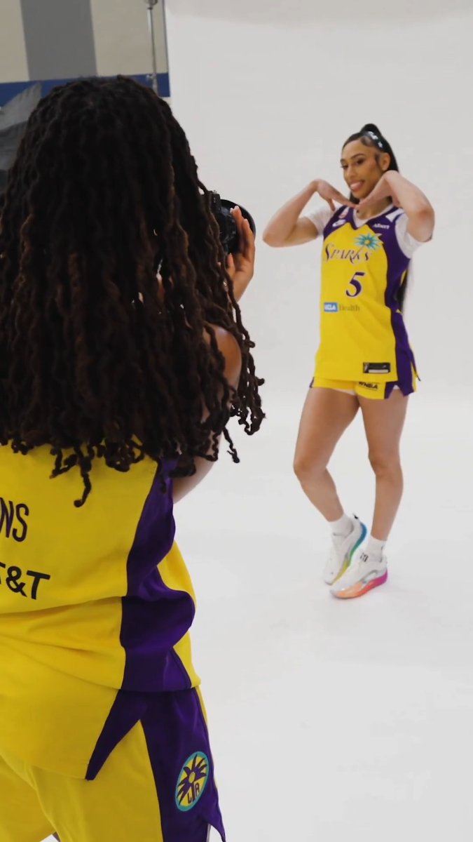 Sometimes in sports, you have to wear a lot of different hats, just like Isla Gordon. We are ready for our closeup, Ariel! Running Point S2. Only on Netflix. Netflix #NetflixPartner