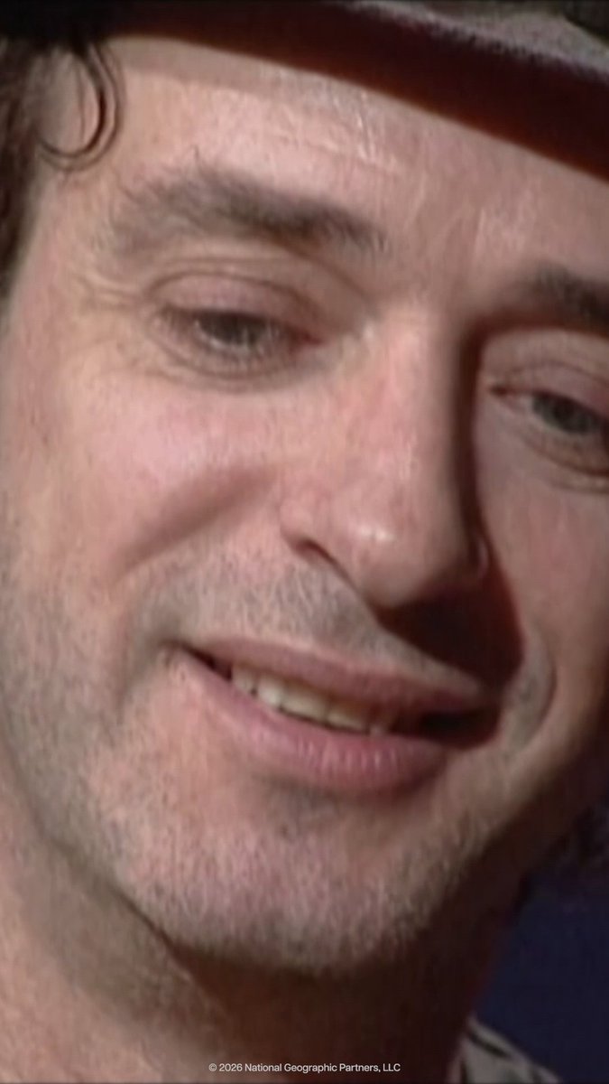 Un documental único con material de archivo del artista y entrevistas exclusivas. #Bios: Vidas que marcaron la tuya, Gustavo Cerati, disponible solo en #DisneyPlus.
